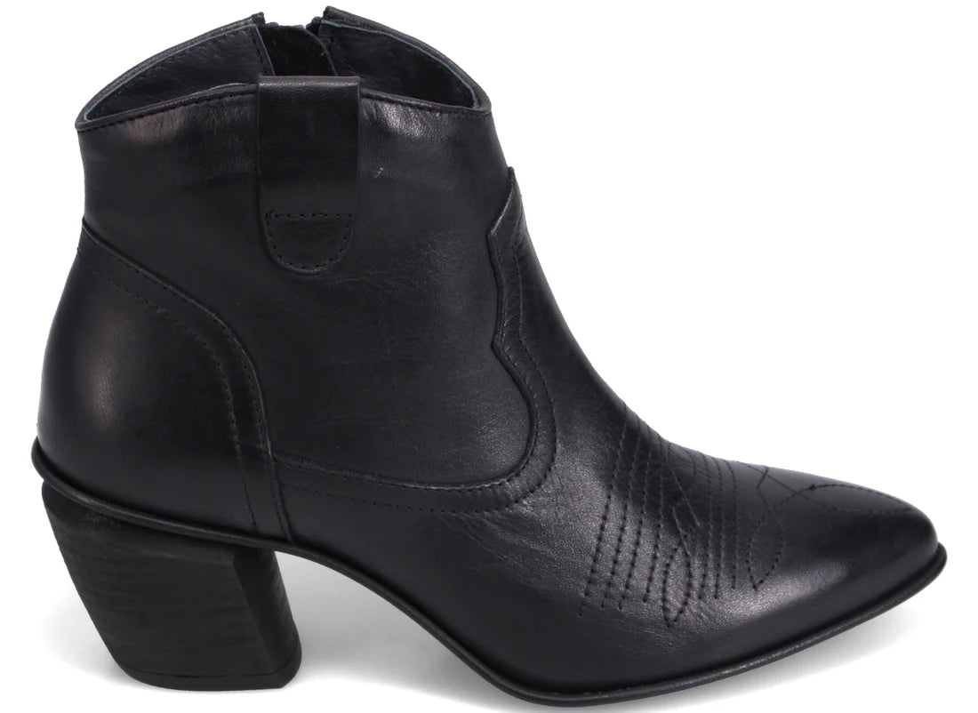 Miz Mooz - Jina Black