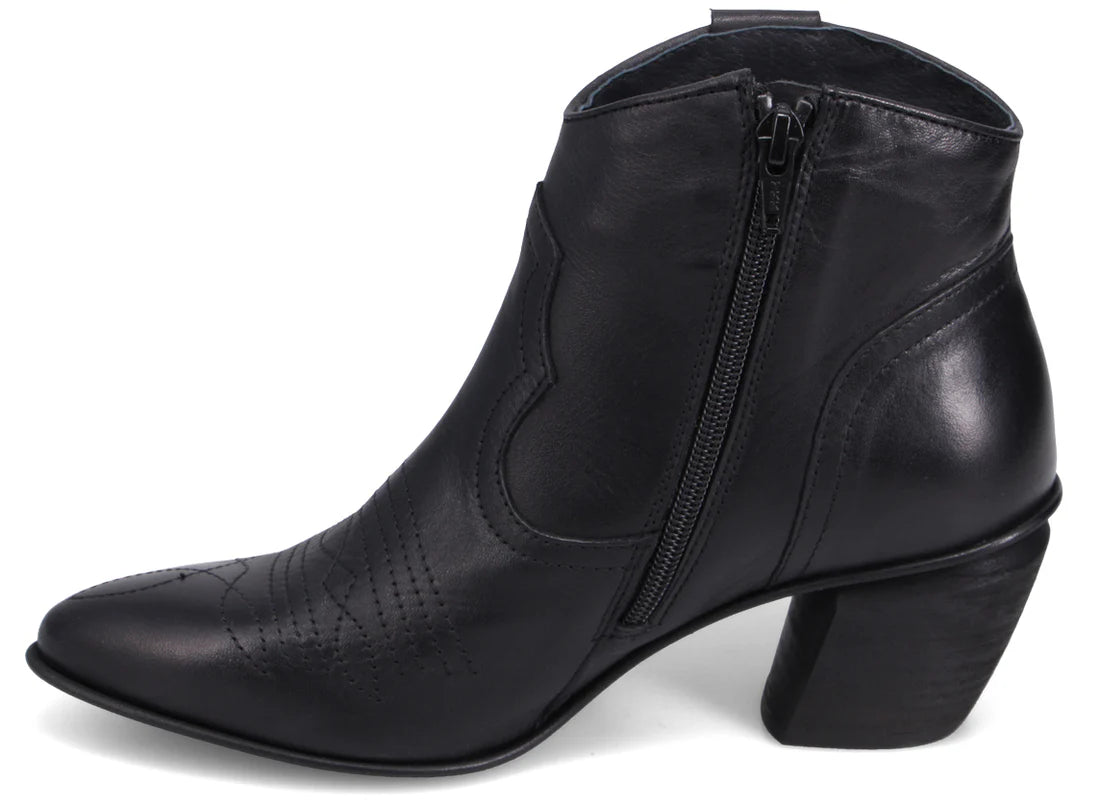 Miz Mooz - Jina Black