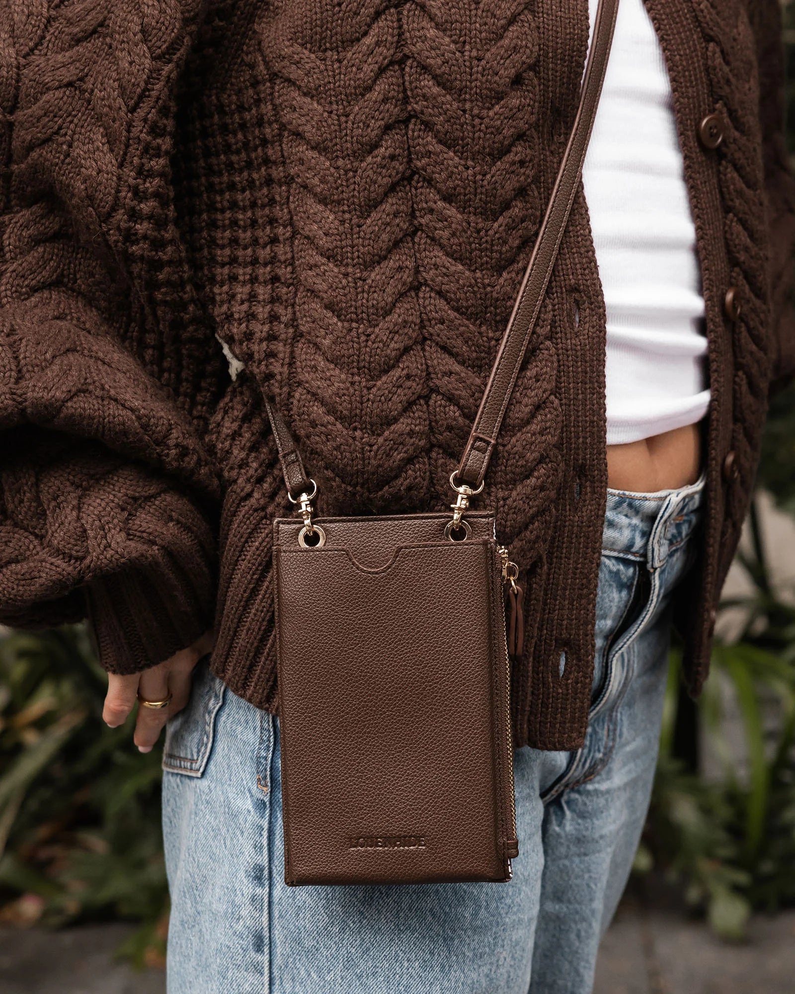 Louenhide - Suki Phone Bag Chocolate
