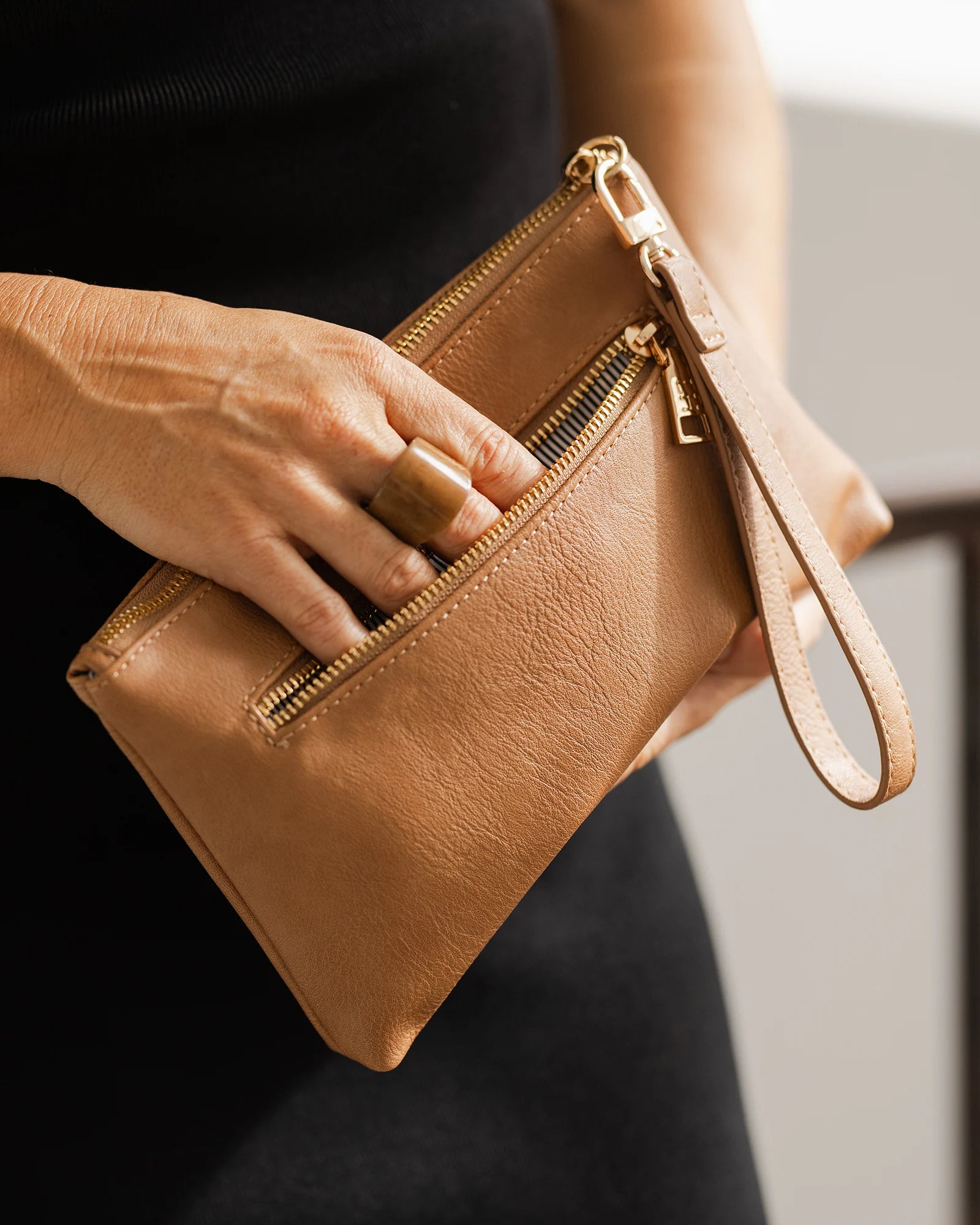 Louenhide - Mimi Wristlet Camel